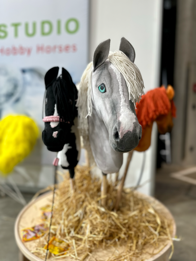 Realistic Schecke Pringel b/w Gr.S, Knotenhalfter verziert rosa & Realistic Apfelschimmel Topsi Gr.M